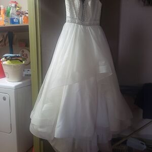 Elegant White Strapless Gown